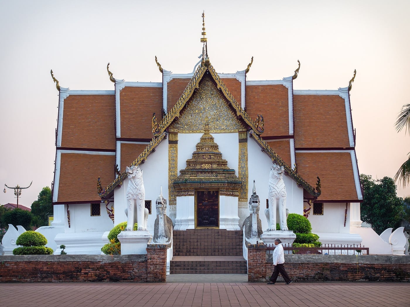 ด้านหน้าวิหารวัดภูมินทร์ จังหวัดน่าน